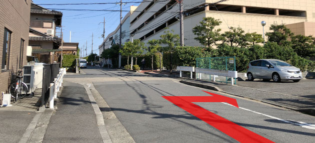 お客様専用駐車場（事務所の道路を挟んだ東隣・道順5）